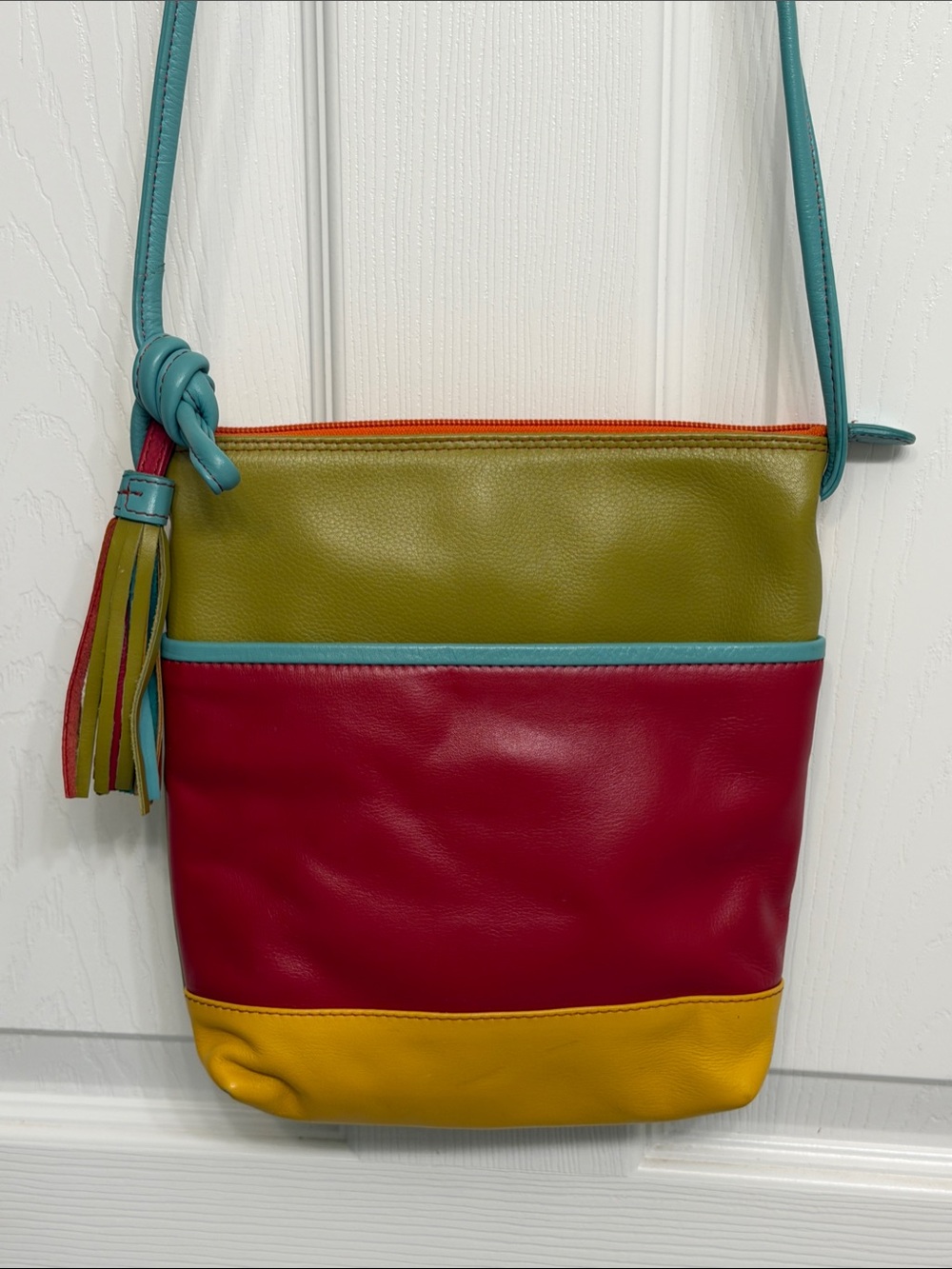 Multi-Color Leather Crossbody Bag ili New York